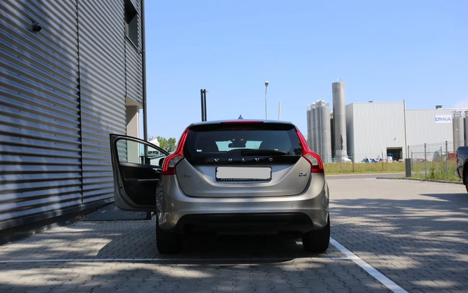 Volvo V60 cena 44900 przebieg: 78000, rok produkcji 2012 z Wrocław małe 121